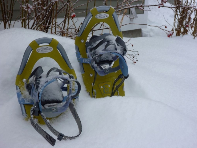  Leaving the snowshoes on the white blanket 